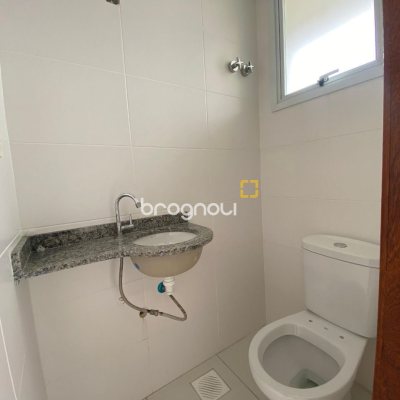 Cobertura com 97m², 3 quartos (sendo 3 suítes), 2 garagens, no bairro Capoeiras em Florianópolis