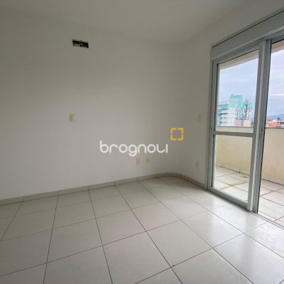 Cobertura com 97m², 3 quartos (sendo 3 suítes), 2 garagens, no bairro Capoeiras em Florianópolis