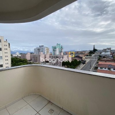 Cobertura com 97m², 3 quartos (sendo 3 suítes), 2 garagens, no bairro Capoeiras em Florianópolis