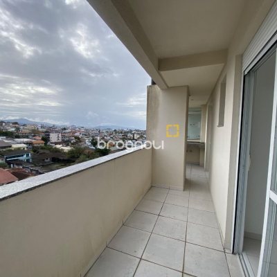 Cobertura com 97m², 3 quartos (sendo 3 suítes), 2 garagens, no bairro Capoeiras em Florianópolis