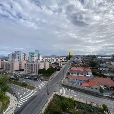 Cobertura com 97m², 3 quartos (sendo 3 suítes), 2 garagens, no bairro Capoeiras em Florianópolis