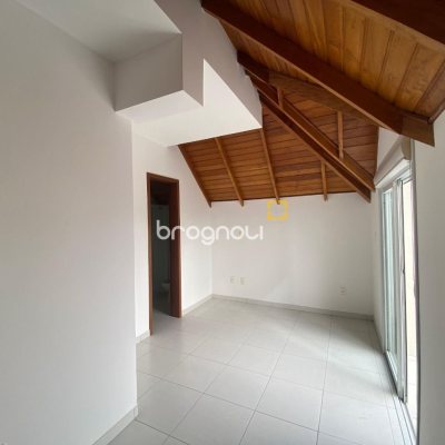 Cobertura com 97m², 3 quartos (sendo 3 suítes), 2 garagens, no bairro Capoeiras em Florianópolis
