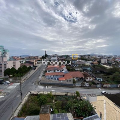 Cobertura com 97m², 3 quartos (sendo 3 suítes), 2 garagens, no bairro Capoeiras em Florianópolis