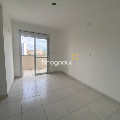 Cobertura com 99m², 3 quartos (sendo 3 suítes), 2 garagens, no bairro Capoeiras em Florianópolis