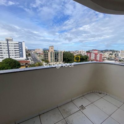 Cobertura com 99m², 3 quartos (sendo 3 suítes), 2 garagens, no bairro Capoeiras em Florianópolis