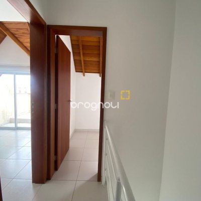 Cobertura com 99m², 3 quartos (sendo 3 suítes), 2 garagens, no bairro Capoeiras em Florianópolis