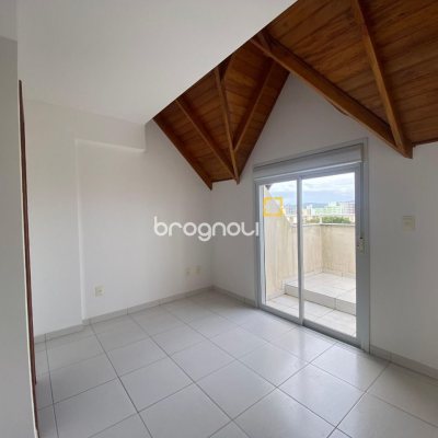 Cobertura com 99m², 3 quartos (sendo 3 suítes), 2 garagens, no bairro Capoeiras em Florianópolis