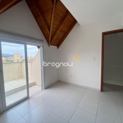 Cobertura com 99m², 3 quartos (sendo 3 suítes), 2 garagens, no bairro Capoeiras em Florianópolis