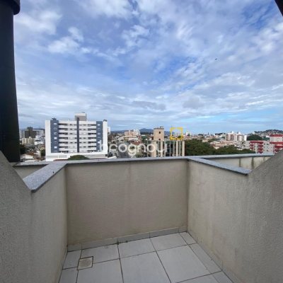Cobertura com 99m², 3 quartos (sendo 3 suítes), 2 garagens, no bairro Capoeiras em Florianópolis