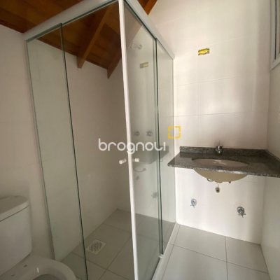 Cobertura com 99m², 3 quartos (sendo 3 suítes), 2 garagens, no bairro Capoeiras em Florianópolis