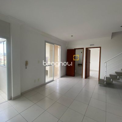 Cobertura com 99m², 3 quartos (sendo 3 suítes), 2 garagens, no bairro Capoeiras em Florianópolis