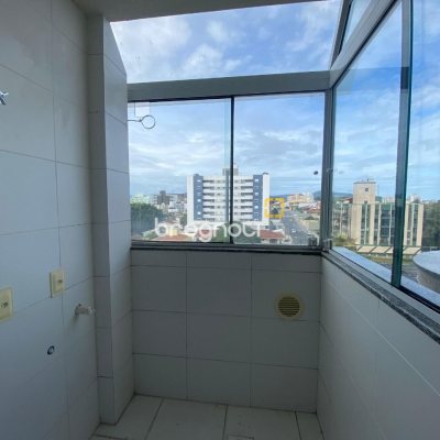 Cobertura com 99m², 3 quartos (sendo 3 suítes), 2 garagens, no bairro Capoeiras em Florianópolis