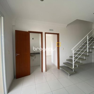 Cobertura com 99m², 3 quartos (sendo 3 suítes), 2 garagens, no bairro Capoeiras em Florianópolis