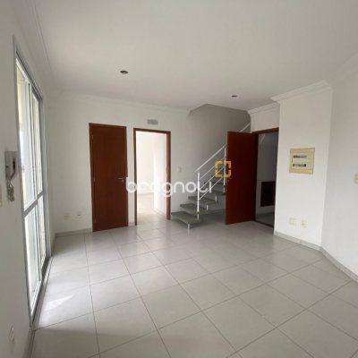 Cobertura com 97m², 3 quartos (sendo 3 suítes), 2 garagens, no bairro Capoeiras em Florianópolis