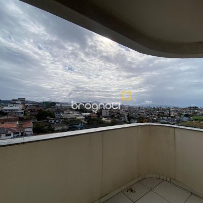 Cobertura com 97m², 3 quartos (sendo 3 suítes), 2 garagens, no bairro Capoeiras em Florianópolis
