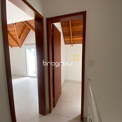 Cobertura com 97m², 3 quartos (sendo 3 suítes), 2 garagens, no bairro Capoeiras em Florianópolis
