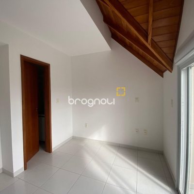 Cobertura com 97m², 3 quartos (sendo 3 suítes), 2 garagens, no bairro Capoeiras em Florianópolis