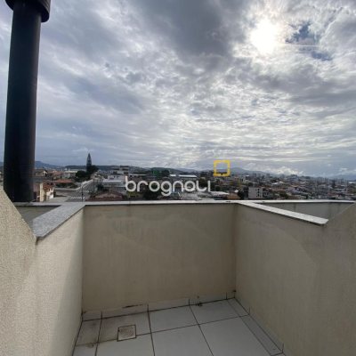 Cobertura com 97m², 3 quartos (sendo 3 suítes), 2 garagens, no bairro Capoeiras em Florianópolis