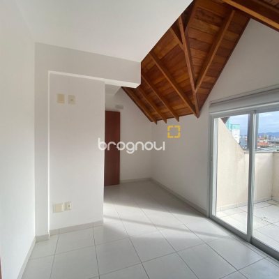 Cobertura com 97m², 3 quartos (sendo 3 suítes), 2 garagens, no bairro Capoeiras em Florianópolis