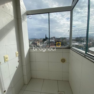 Cobertura com 97m², 3 quartos (sendo 3 suítes), 2 garagens, no bairro Capoeiras em Florianópolis