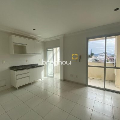 Cobertura com 97m², 3 quartos (sendo 3 suítes), 2 garagens, no bairro Capoeiras em Florianópolis