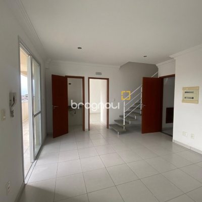 Cobertura com 97m², 3 quartos (sendo 3 suítes), 2 garagens, no bairro Capoeiras em Florianópolis