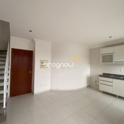 Cobertura com 97m², 3 quartos (sendo 3 suítes), 2 garagens, no bairro Capoeiras em Florianópolis