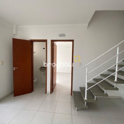 Cobertura com 97m², 3 quartos (sendo 3 suítes), 2 garagens, no bairro Capoeiras em Florianópolis