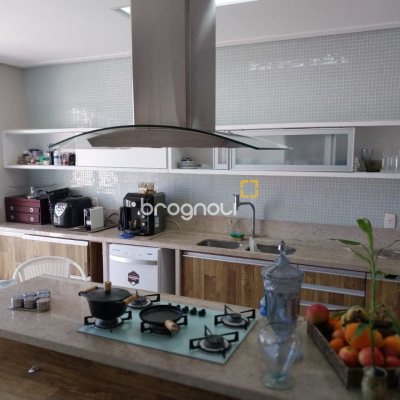 Cobertura com 272m², 4 quartos (sendo 3 suítes), 3 garagens, no bairro Ingleses em Florianópolis