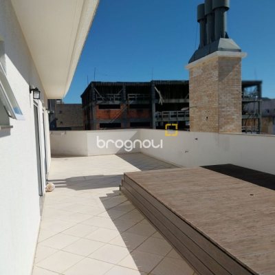 Cobertura com 272m², 4 quartos (sendo 3 suítes), 3 garagens, no bairro Ingleses em Florianópolis
