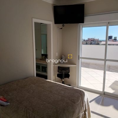 Cobertura com 272m², 4 quartos (sendo 3 suítes), 3 garagens, no bairro Ingleses em Florianópolis