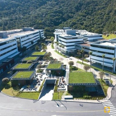 Sala com 51m², no bairro Saco Grande em Florianópolis