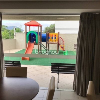 Apartamento com 78m², 2 quartos (sendo 1 suíte), 1 garagem, no bairro Trindade em Florianópolis