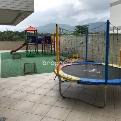 Apartamento com 78m², 2 quartos (sendo 1 suíte), 1 garagem, no bairro Trindade em Florianópolis