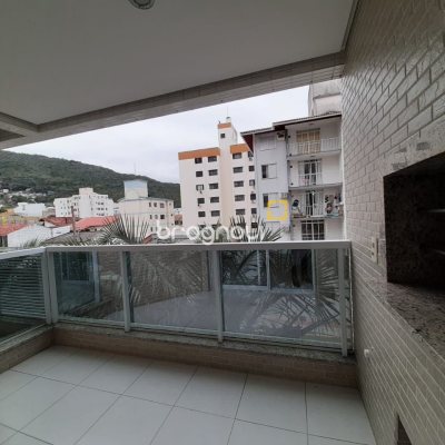 Apartamento com 78m², 2 quartos (sendo 1 suíte), 1 garagem, no bairro Trindade em Florianópolis