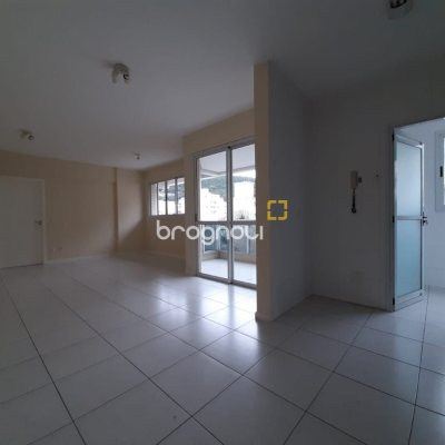 Apartamento com 78m², 2 quartos (sendo 1 suíte), 1 garagem, no bairro Trindade em Florianópolis