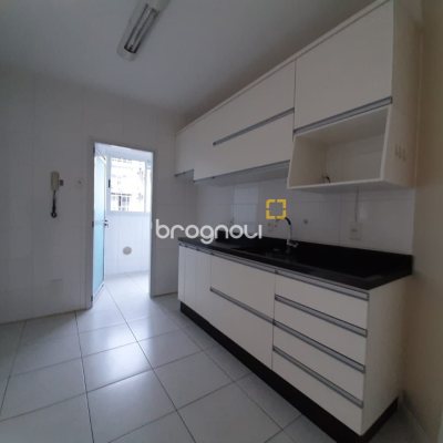 Apartamento com 78m², 2 quartos (sendo 1 suíte), 1 garagem, no bairro Trindade em Florianópolis