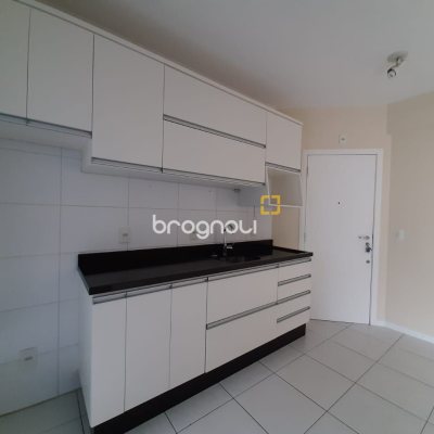 Apartamento com 78m², 2 quartos (sendo 1 suíte), 1 garagem, no bairro Trindade em Florianópolis