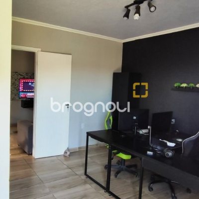 Casa com 311m², 3 quartos (sendo 1 suíte), 3 garagens, no bairro Serraria em São José