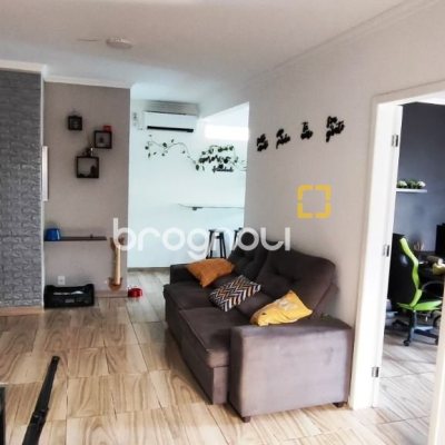 Casa com 311m², 3 quartos (sendo 1 suíte), 3 garagens, no bairro Serraria em São José