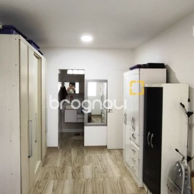 Casa com 311m², 3 quartos (sendo 1 suíte), 3 garagens, no bairro Serraria em São José