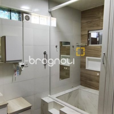 Casa com 311m², 3 quartos (sendo 1 suíte), 3 garagens, no bairro Serraria em São José