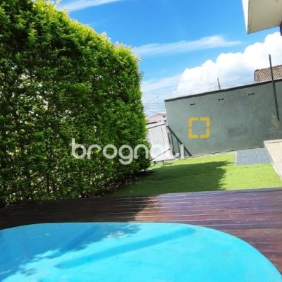 Casa com 311m², 3 quartos (sendo 1 suíte), 3 garagens, no bairro Serraria em São José
