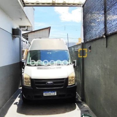 Casa com 311m², 3 quartos (sendo 1 suíte), 3 garagens, no bairro Serraria em São José