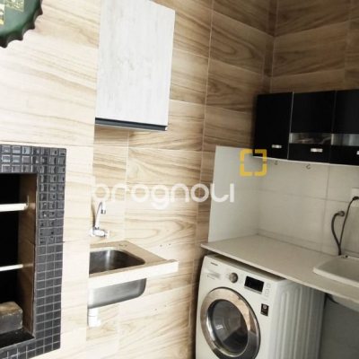 Casa com 311m², 3 quartos (sendo 1 suíte), 3 garagens, no bairro Serraria em São José
