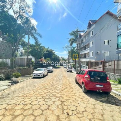 Cobertura com 229m², 3 quartos (sendo 3 suítes), 2 garagens, no bairro Canasvieiras em Florianópolis