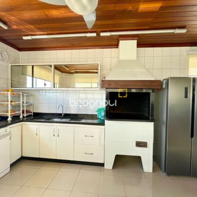 Cobertura com 229m², 3 quartos (sendo 3 suítes), 2 garagens, no bairro Canasvieiras em Florianópolis
