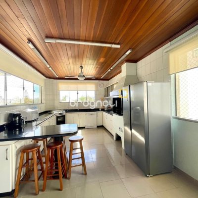 Cobertura com 229m², 3 quartos (sendo 3 suítes), 2 garagens, no bairro Canasvieiras em Florianópolis