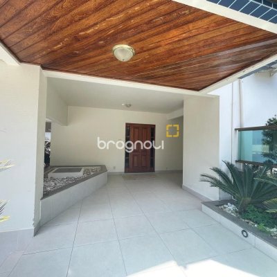 Cobertura com 229m², 3 quartos (sendo 3 suítes), 2 garagens, no bairro Canasvieiras em Florianópolis
