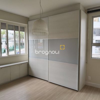 Apartamento com 193m², 3 quartos (sendo 1 suíte), 2 garagens, no bairro Centro em Florianópolis
